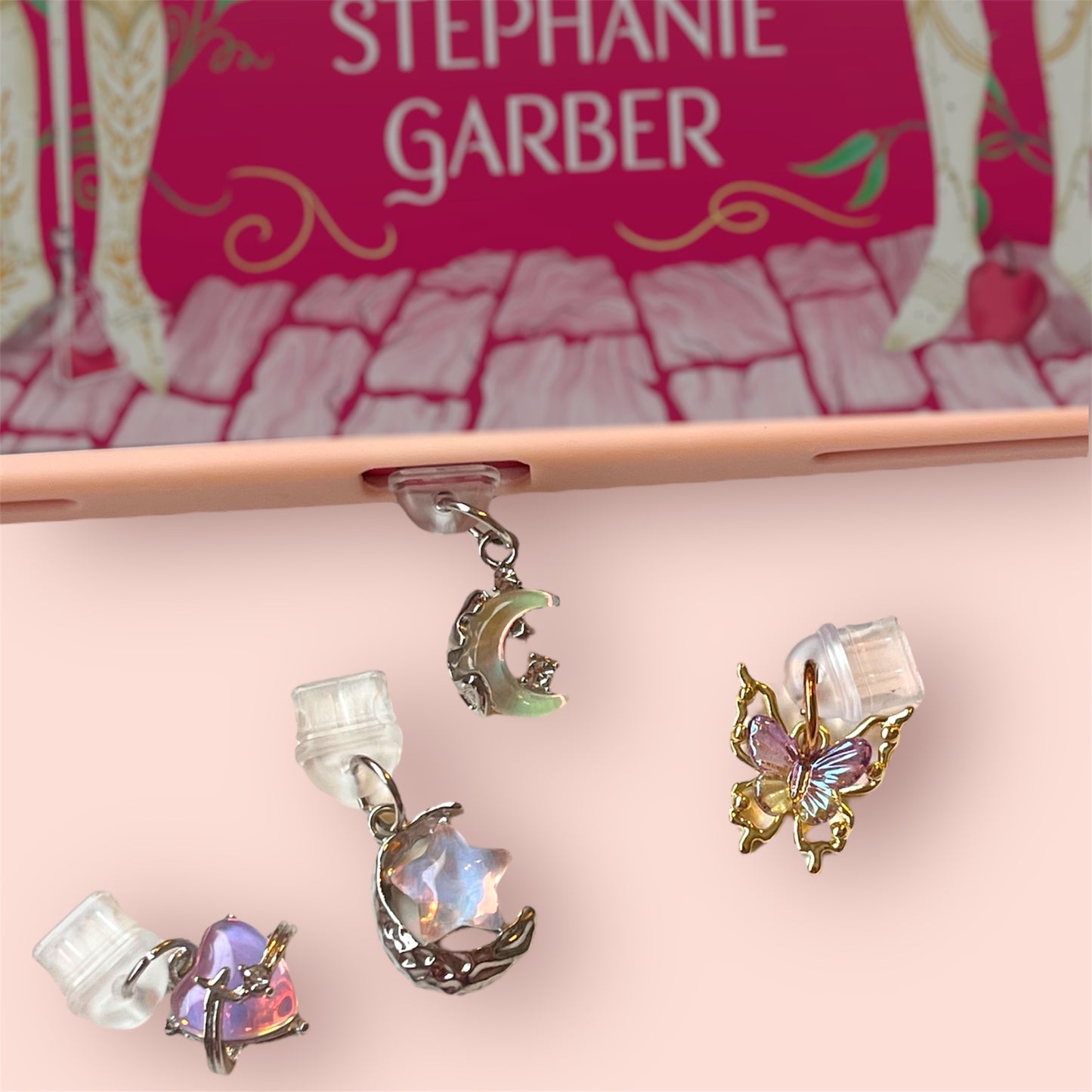 Dust Plug Charm Mobile/Kindle/Kobo/Ipad | Bookish Merch, Ereader Accessoriesg