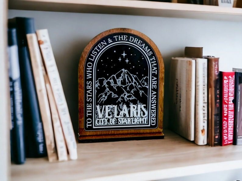 Velaris Bookshelf Stand